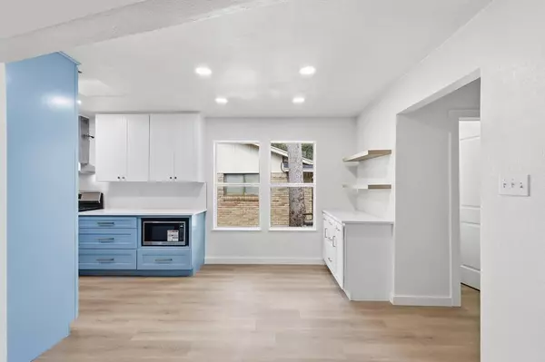 Dallas, TX 75232,5940 Hunters View Lane