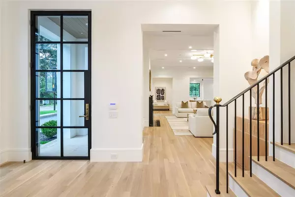 Dallas, TX 75229,4407 San Gabriel Drive