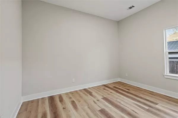 Dallas, TX 75216,1531 E Waco Avenue