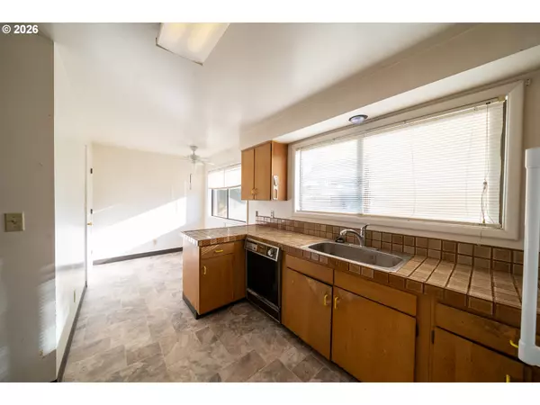 Lebanon, OR 97355,710 BINSHADLER ST