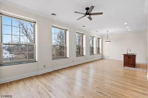 Hawthorne Boro, NJ 07506,33 Forest Ave #E1