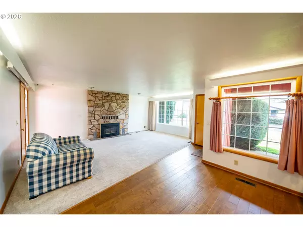 Mill City, OR 97360,1090 SE 3RD AVE