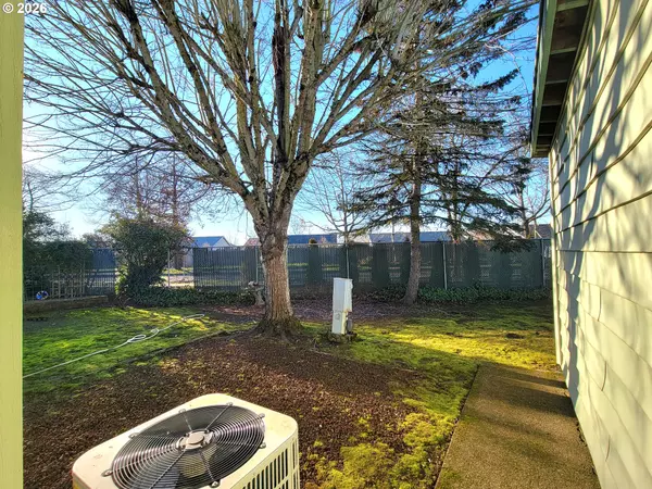 Eugene, OR 97402,1199 N TERRY ST #309