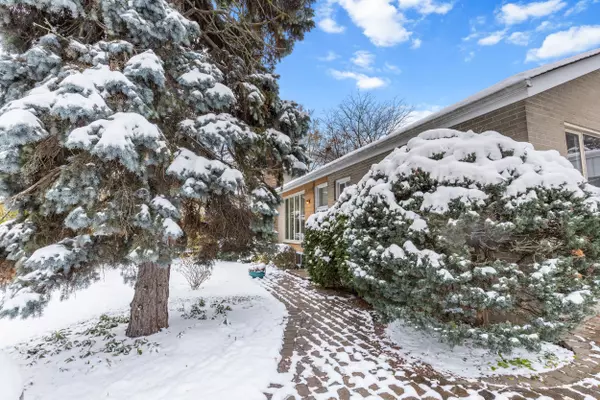 Toronto C13, ON M3B 1S7,11 Merredin PL