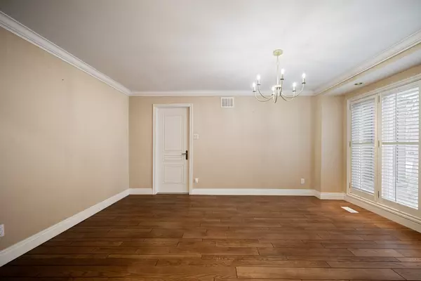 Toronto C13, ON M3B 3E5,1 Chipstead RD