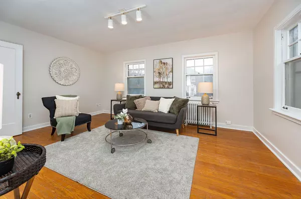 Toronto C11, ON M4G 1W2,808 Millwood RD