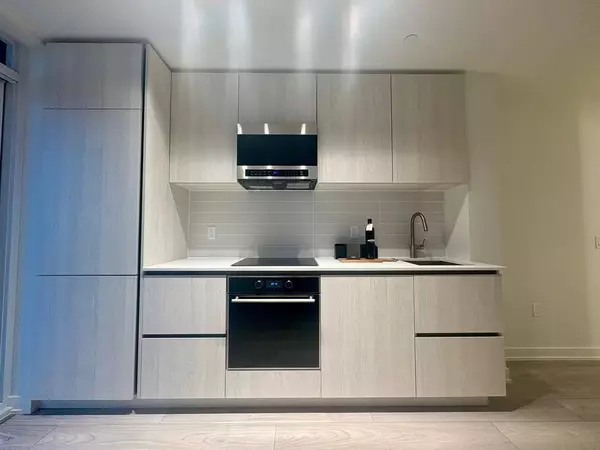 Toronto C10, ON M4P 1V7,110 Broadway AVE #2307