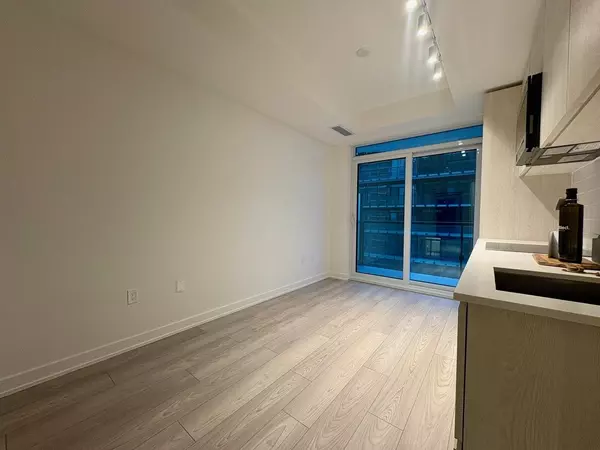 Toronto C10, ON M4P 1V7,110 Broadway AVE #2307