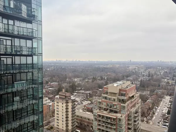 Toronto C10, ON M4P 1V7,110 Broadway AVE #2307