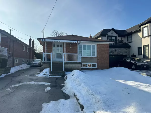 26 Gooderham DR #Main, Toronto E04, ON M1R 3G5