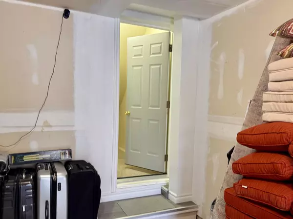 Toronto E04, ON M1L 0A4,99 Pilkington DR #BSMT