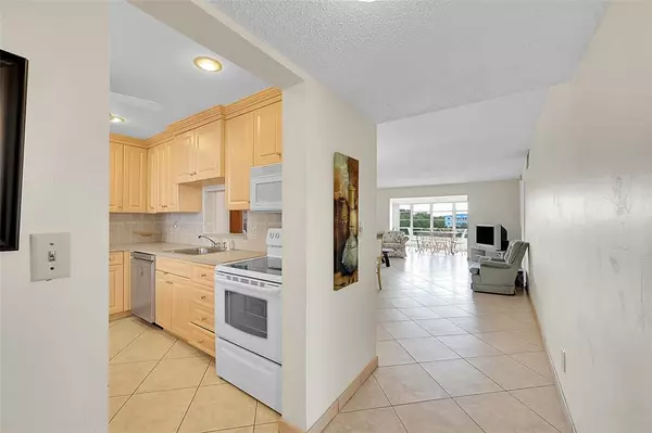 Lauderdale Lakes, FL 33319,4000 NW 44th Ave #401
