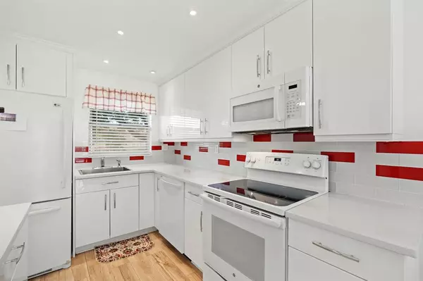 Sunrise, FL 33322,9660 Sunrise Lakes Blvd #208