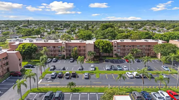 Sunrise, FL 33322,9660 Sunrise Lakes Blvd #208