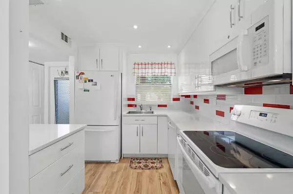 Sunrise, FL 33322,9660 Sunrise Lakes Blvd #208