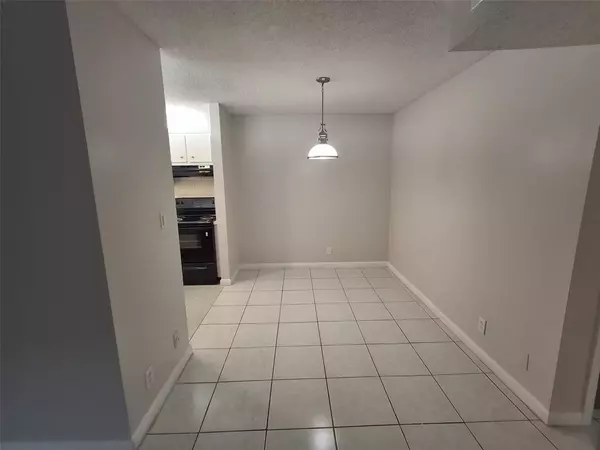 Coral Springs, FL 33065,2611 Riverside Dr #7