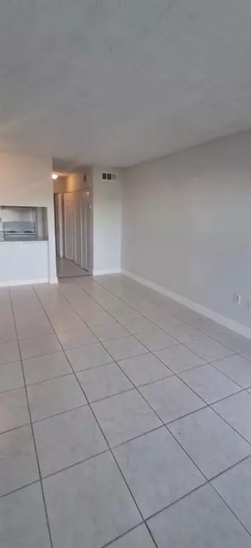 Miami, FL 33169,251 NW 177th St #105