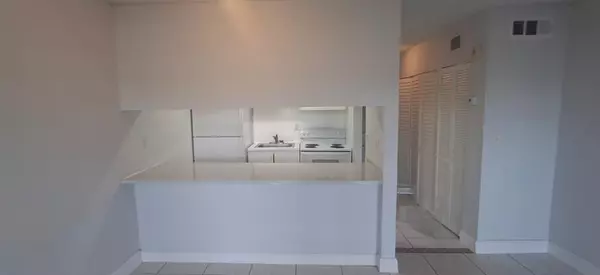 Miami, FL 33169,251 NW 177th St #105