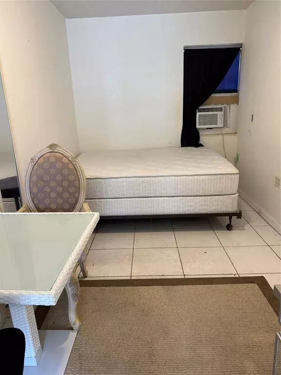 Hollywood, FL 33020,1822 CLEVELAND ST #4