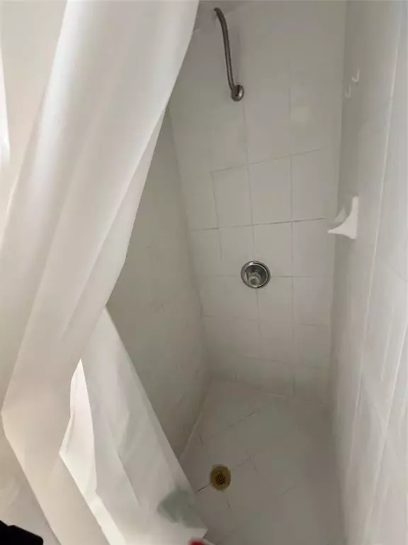 Hollywood, FL 33020,1822 CLEVELAND ST #4