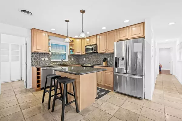 Pompano Beach, FL 33060,261 SW 18th Ct