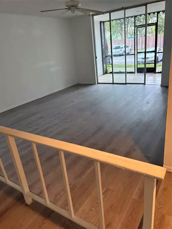 Lauderhill, FL 33319,3710 Inverrary Dr #1Y