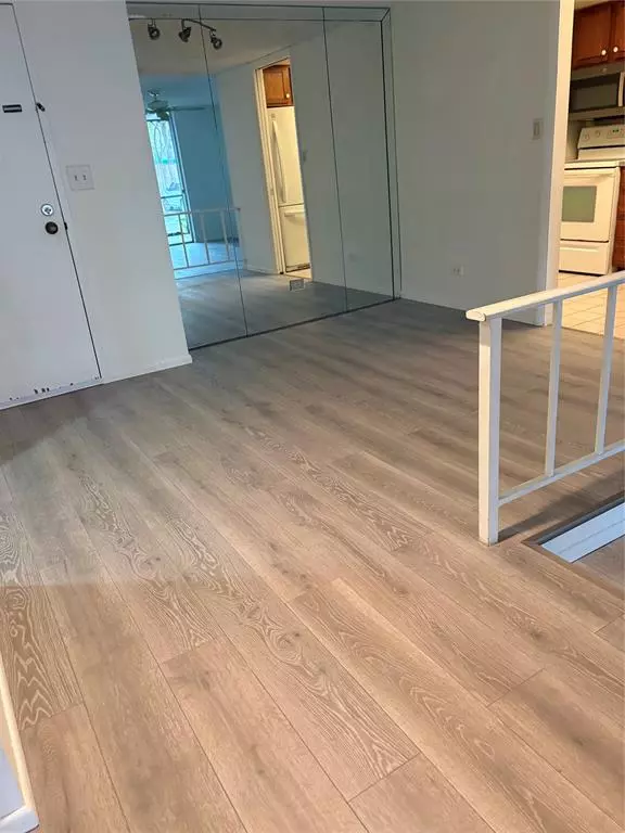 Lauderhill, FL 33319,3710 Inverrary Dr #1Y