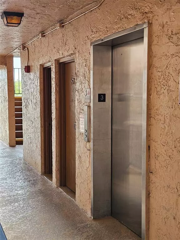 Sunrise, FL 33322,3048 E Sunrise Lakes Dr #316