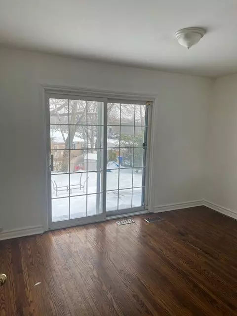 Newmarket, ON L3Y 2Z5,192 Silverbirch DR W #Main