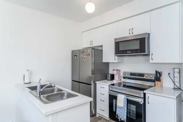 Barrie, ON L9J 0W7,12 Durham AVE