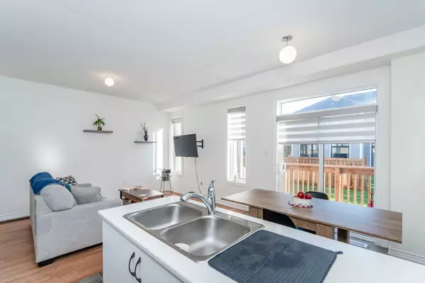 Barrie, ON L9J 0W7,12 Durham AVE