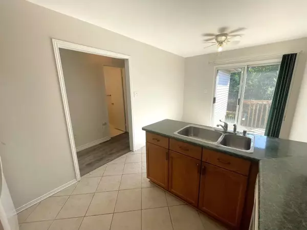 Barrie, ON L4N 8E6,111 Athabaska RD