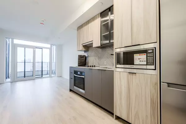 Toronto W08, ON M8Z 6C7,1037 The Queensway AVE #1009