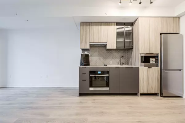 Toronto W08, ON M8Z 6C7,1037 The Queensway AVE #1009