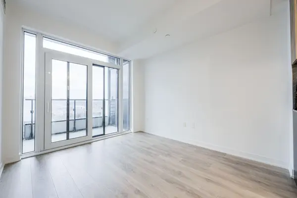 Toronto W08, ON M8Z 6C7,1037 The Queensway AVE #1009