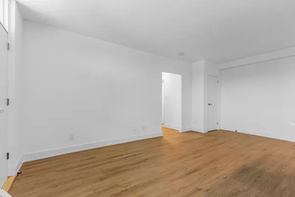 Toronto W01, ON M6K 2G3,135 Tyndall AVE #605