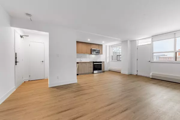 Toronto W01, ON M6K 2G3,135 Tyndall AVE #815