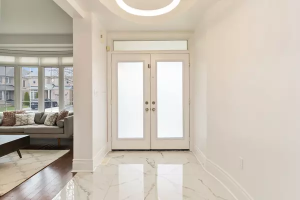 Oakville, ON L6M 0K2,3301 Skipton LN