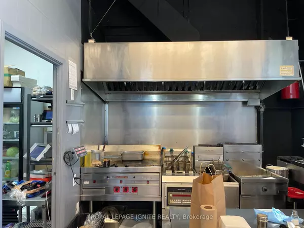 Mississauga, ON L5N 6A1,17 Queen ST #3