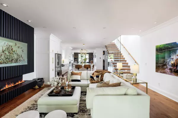 31 Third ST, Toronto W06, ON M8V 2X7