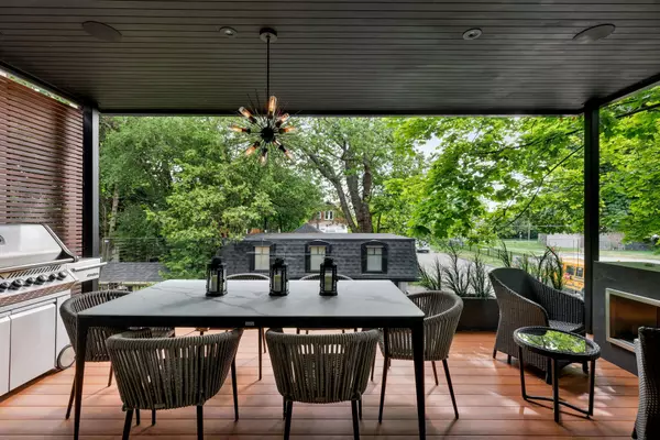 Toronto W06, ON M8V 2X7,31 Third ST