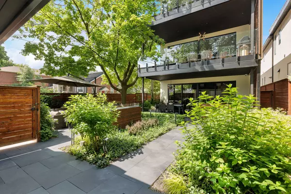 Toronto W06, ON M8V 2X7,31 Third ST