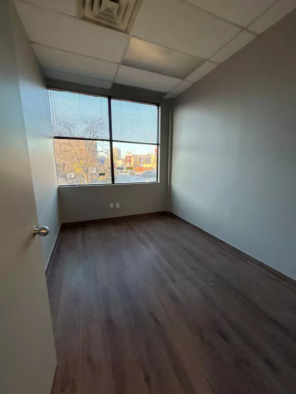 Mississauga, ON L4Y 2B8,1090 Dundas ST E #101A, 102
