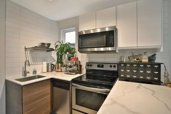 Toronto W06, ON M8V 2H8,112 Alder CRES #203