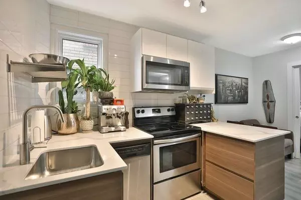 Toronto W06, ON M8V 2H8,112 Alder CRES #203