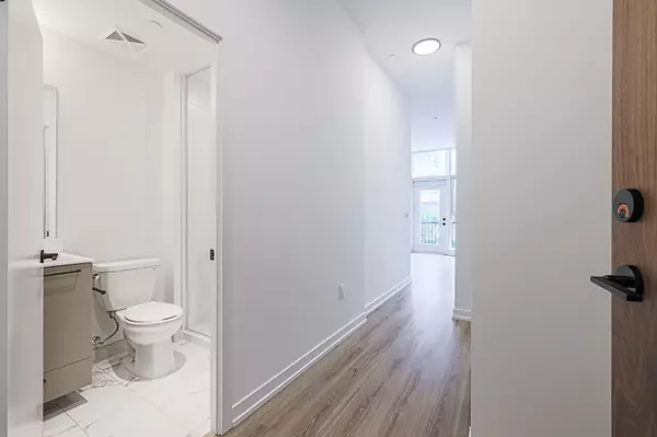 Brampton, ON L7A 5L3,10 Lagerfeld DR #114