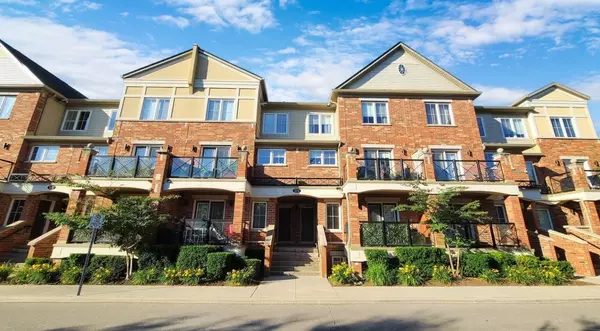 Oakville, ON L6H 0H8,19 Hays BLVD #17