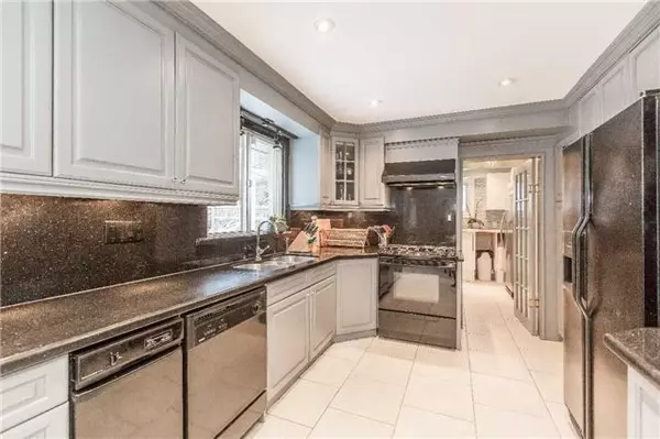 Mississauga, ON L5H 1E4,754 Dack BLVD