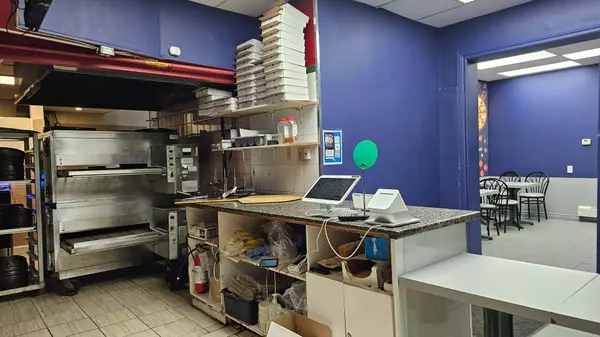 Carlington - Central Park, ON K1Z 6A5,1012 Merivale RD