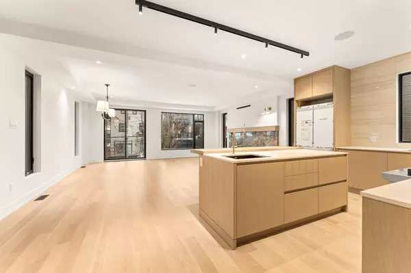 Westboro - Hampton Park, ON K1Z 6R1,304 Selby AVE